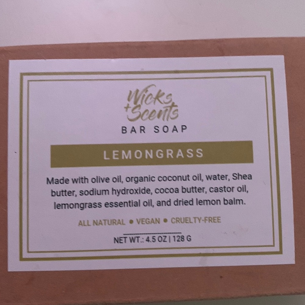 🎁WICKS + SCENTS | lemongrass vegan hand soap